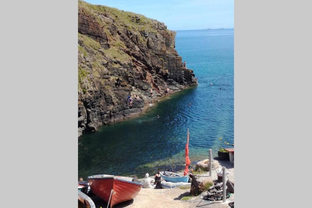 Farm Accommodation - The Lizard Peninsula, Cornwall Хелстон Экстерьер фото
